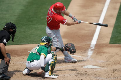 Mike Trout impulsó tres carreras y también brilló a la defensiva, en la victoria de Angelinos 4-3 sobre los Atléticos de Oakland.