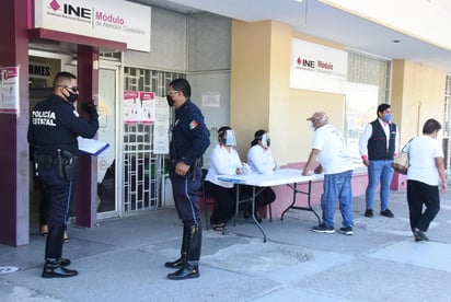 El próximo miércoles 26 de agosto es el último día para recoger la credencial para votar en los módulos donde se tramitó, por lo que el Instituto Nacional Electoral (INE) de Coahuila llama a los ciudadanos a no perder esta fecha, a fin de que no se queden sin este importante documento. (ARCHIVO)