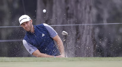 Dustin Johnson ha sido más regular con Woods, quien ha batallado con lesiones y abusos de sustancias durante ese tiempo, pero ha podido volver a un alto nivel. (ARCHIVO)