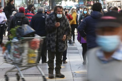 Chile superó hoy los 400,000 contagios por conoronavirus al sumar otros 1,406 casos en las últimas 24 horas, con los que el país alcanzó un total de 400,985 casos desde que inició la pandemia, y se acerca a las 11,000 muertes. (ARCHIVO) 