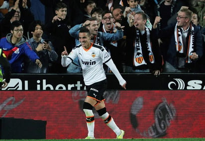 El Valencia español anunció este martes un principio de acuerdo con el Leeds para el traspaso del delantero hispano brasileño Rodrigo Moreno. (ARCHIVO)