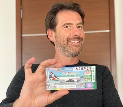 El hermano del exsecretario de Hacienda y Crédito Público, Luis Videgaray, presumió en redes sociales su billete de la lotería para la rifa la rifa del valor comercial del avión presidencial que se llevará a cabo el próximo 15 de septiembre. (ESPECIAL)