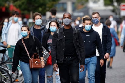 Francia registró este viernes 7,379 casos suplementarios de coronavirus, por encima de los 6,111 casos anunciados ayer, un nuevo récord en las cifras ofrecidas por las autoridades sanitarias desde el final del confinamiento. (EFE) 