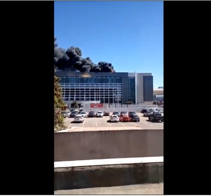 Según la investigación preliminar, el incendio comenzó en la sala de máquinas del hospital y hasta el momento no hay información sobre heridos.
(ESPECIAL)