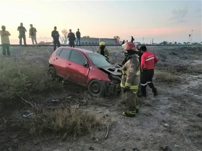 Los hechos se registraron minutos antes de las 7:00 horas de este lunes en las vías paralelas a la carretera libre a Jiménez, Durango, justo a la entrada del ejido Dolores de este municipio.
(EL SIGLO DE TORREÓN)