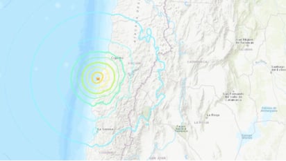 El sismo se produjo muy cerca de la medianoche del lunes al martes, hora local, a unos diez kilómetros de profundidad y, aunque aparentemente mostró una magnitud de 7 grados y de 6.7, finalmente se redujo a 6.3, según el USGS.
(EFE)