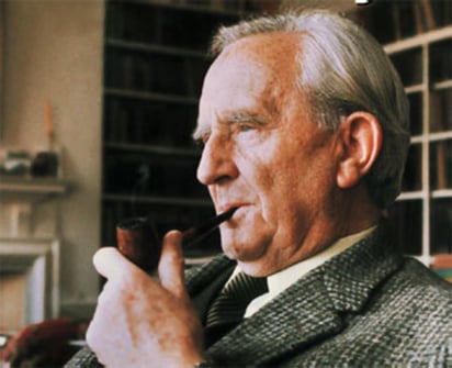 Tolkien, a quien se recuerda este miércoles que se cumplen 47 años de su muerte, es considerado uno de los más destacados creadores de literatura fantástica. (ESPECIAL)