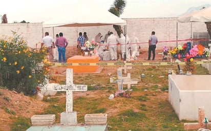 La familia había tocado puertas en edificios de justicia, corporaciones policiacas e institutos de ciencias forenses locales. En todos lados preguntaban por su hijo, un joven que trabajaba en un taller y tenía una hija de un año, pero nadie les hacía caso.
(ARCHIVO)