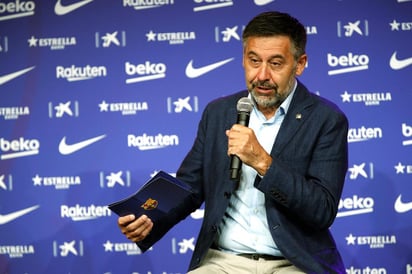 El presidente del FC Barcelona, Josep Maria Bartomeu, se reunió este miércoles con Jorge Messi, padre y representante del delantero Lionel Messi, para comunicarle que el club no tiene ninguna intención de negociar la salida del astro argentino este verano. (ARCHIVO)