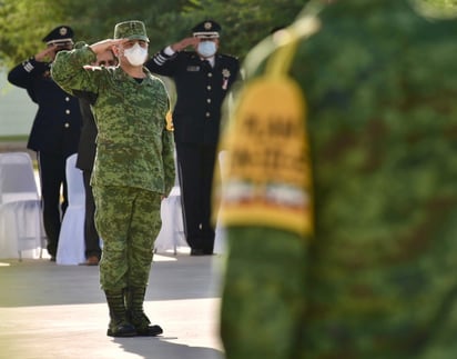 Ayer se realizó la ceremonia de Toma de Posesión y Protesta de Bandera del general Porfirio Fuentes Vélez, quien releva a Enrique Hernández Cisneros en el Mando Especial de La Laguna. (ÉRICK SOTOMAYOR)