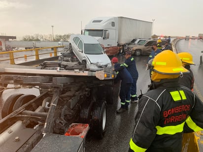 En la imagen se puede observa parte de la carambola que involucró a 14 vehículos ayer. (ÉRICK SOTOMAYOR)