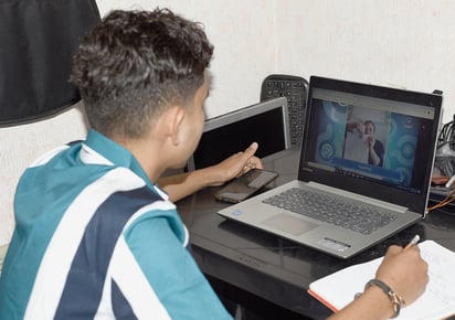 Los menores que están estudiando en casa padecen las consecuencias del confinamiento por el COVID-19. (EL SIGLO DE TORREÓN) 