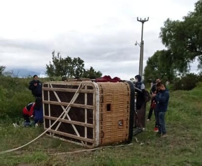 Un globo aerostático que volaba sobre la región del Valle de Teotihuacán cayó cuando se encontraba en el territorio de Acolman y una niña de ocho años resultó herida, pero no de gravedad. (ESPECIAL)