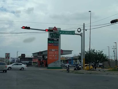 Se busca identificar si existen semáforos led con fallas para evitar accidentes en el municipio. (EL SIGLO DE TORREÓN)