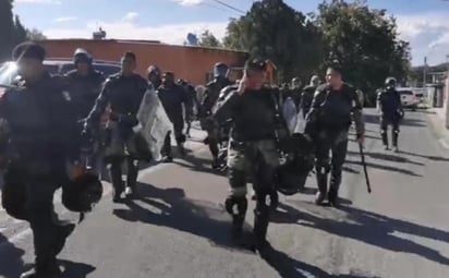 Esta noche, los productores se mantienen alerta ante el posible regreso de la Guardia Nacional para retomar el control de la presa. (ESPECIAL)