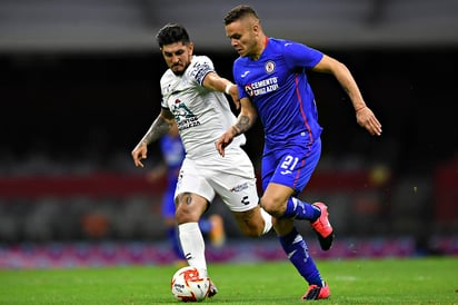 El uruguayo Jonathan Rodríguez convirtió este miércoles en el tiempo de descuento para dar al Cruz Azul una victoria de 1-0 sobre el Pachuca, que le permitió a los celestes regresar al primer lugar del Apertura 2020 del fútbol mexicano. (ARCHIVO)