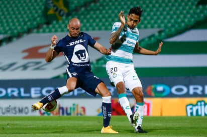 Los Guerreros de Santos Laguna cayeron como locales 2-1 ante los Pumas de la UNAM, por lo que el cuadro universitario corta una racha de más de un año sin perder de los albiverdes en el Estadio Corona. (ARCHIVO)