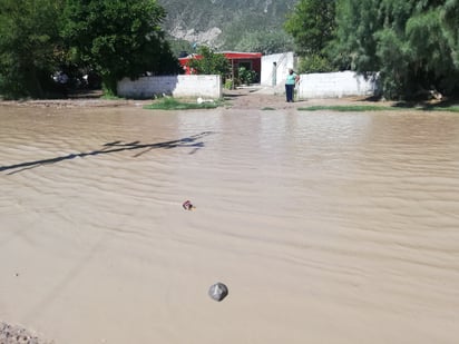 Las precipitaciones, acompañadas de viento y granizo, dejaron distintas afectaciones en el ejido.