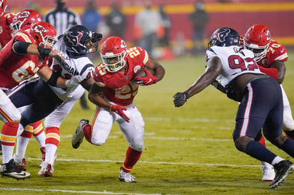 Los Chiefs de Kansas City vencieron 34-20 a los Texanos de Houston. (AP)