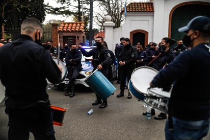 Los agentes del servicio penitenciario también serán beneficiados con estos aumentos. (EFE) 