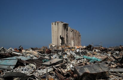 La Presidencia libanesa informó hoy de que fueron encontradas más de cuatro toneladas de nitrato de amonio en el puerto de Beirut, donde el pasado 4 de agosto la deflagración de casi 3,000 toneladas de este fertilizante causó una gran destrucción que dejó 191 muertos y más de 6,500 heridos. (ARCHIVO) 