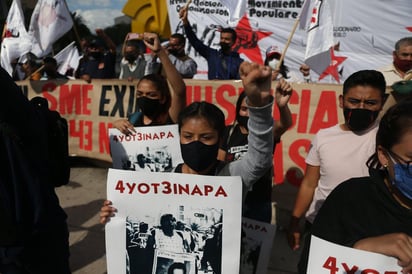 Al manifestar que están satisfechos con el avance de investigaciones, Vidulfo Rosales, abogado de los familiares de los 43 normalistas desaparecidos de la Normal Rural de Ayotiznapa, adelantó que el próximo 26 de septiembre –cuando se cumplan seis años de los hechos en Iguala, Guerrero- el presidente Andrés Manuel López Obrador dará un mensaje con su gabinete para informar del avance de las investigaciones relativo a militares que participaron en estos hechos, nuevas detenciones, acciones penales resueltas y hallazgos. (ARCHIVO)