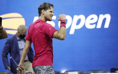  El tenista austríaco Dominic Thiem, segundo cabeza de serie, derrotó este viernes por 6-2, 7-6 (7) y 7-6 (5) al ruso Daniil Medvedev, tercer preclasificado, y consiguió el pase por primera vez en su carrera a la final del Abierto de Estados Unidos. (EFE)