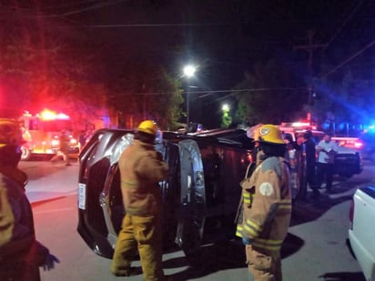 Fue en punto de las 23:10 horas del pasado viernes cuando se recibió el reporte sobre el accidente vial a través de una llamada telefónica al sistema estatal de emergencias 911.
(EL SIGLO DE TORREÓN)