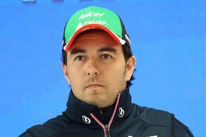 'Checo' ha comentado que buscará la mejor opción, que tiene propuestas en las que incluso algunas le han sorprendido, ahora se puede pensar que hablaba de un posible acercamiento con la escudería de Red Bull. (ARCHIVO)