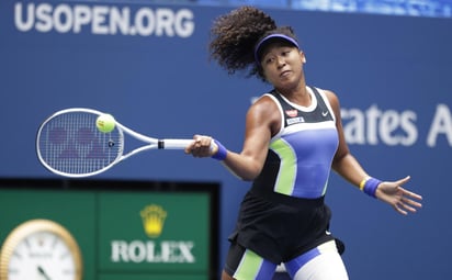 Naomi Osaka conquistó por segunda vez el Abierto de Estados Unidos, tras remontar para imponerse el sábado 1-6, 6-3, 6-3 a Victoria Azarenka. (ARCHIVO)