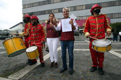 A pesar de ser el movimiento popular más importante de la historia contemporánea, Morena hoy en día no se ha colocado como un soporte del gobierno del presidente Andrés Manuel López Obrador; ha sido un bulto, una carga para él, sostiene Alejandro Rojas Díaz Durán, aspirante a presidir el partido. (EL UNIVERSAL)