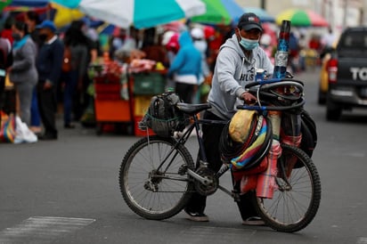 El Estado de excepción en Ecuador llega a su fin este domingo y desde mañana, lunes, se eliminan la mayor parte de restricciones aplicadas desde el inicio de la pandemia del coronavirus, aunque sin un horizonte muy cercano de cura y el clamor oficial para que la gente se cuide por sí misma. (EFE) 
