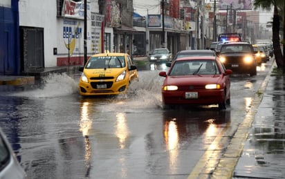 Se esperan lluvias muy fuertes con lluvias puntuales intensas de 75 a 150 mm acompañadas de descargas eléctricas, granizadas y rachas fuertes de viento durante las tormentas. (ARCHIVO)