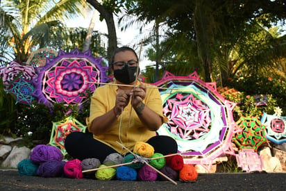 Gracias al taller, Sofía ha conocido a otras mujeres alrededor del mundo de las que aprendió diferentes técnicas. (El Universal) 