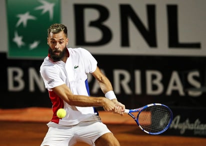 Un molesto Benoit Paire perdió 6-2, 6-1 ante Jannik Sinner. (EFE)