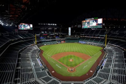 La Serie Mundial se jugará en el nuevo estadio de los Rangers de Texas en Arlington, como parte de un acuerdo de burbuja entre las Grandes Ligas y la asociación de jugadores, lo que representa la primera vez que el campeonato se disputará en un sólo sitio desde 1944. (ARCHIVO)