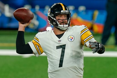 Ben Roethlisberger lanzó para 229 yardas y tres pases de anotación el lunes ante Gigantes.