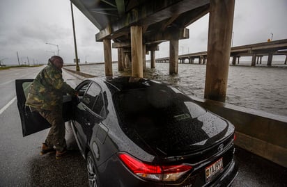 Los riesgos que conlleva, como las inundaciones, se mantienen. (EFE)