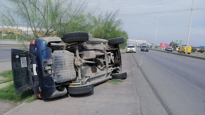 La camioneta fue asegurada por las autoridades, quienes ordenaron su traslado y depósito en las instalaciones del corralón municipal. (EL SIGLO DE TORREÓN)