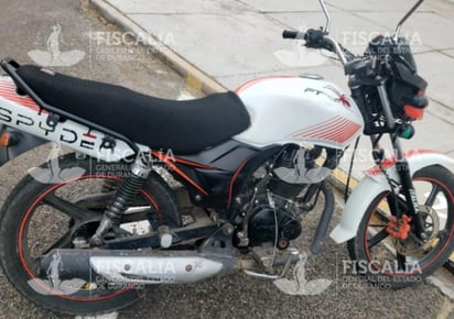 Un sujeto fue detenido luego de que se pusiera nervioso cuando se enfrentó a unos policías, quienes al revisarlo detectaron que se transportaba en una motocicleta que había robado hace un mes. (EL SIGLO DE TORREÓN)