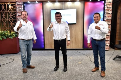 En la imagen aparecen de izquierda a derecha Fernando Izaguirre, del PAN, Eduardo Olmos, del PRI, y Cristian López, de Morena. Los candidatos del Distrito IX participaron en un foro de El Siglo. (EL SIGLO DE TORREÓN)