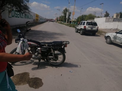 La Subdirección de Tránsito y Vialidad dio a conocer que el percance vial fue reportado a las 15:10 horas sobre el bulevar Fundadores. (EL SIGLO DE TORREÓN)