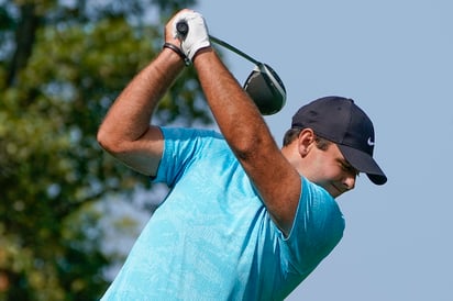 Patrick Reed terminó la segunda ronda en par de campo y marcha como líder del US Open con cuatro golpes abajo del par. (AP)