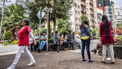 Esta ceremonia da inicio, al lado de la desarrollada por vecinos de Tlatelolco, a las actividades que se esperan este día para recordar los hechos de 1985 y 2017. (ARCHIVO)