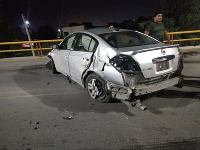 El automóvil Altima quedó totalmente destrozado. (EL SIGLO DE TORREÓN)