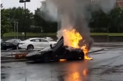 El conductor logró evacuar el automóvil a tiempo