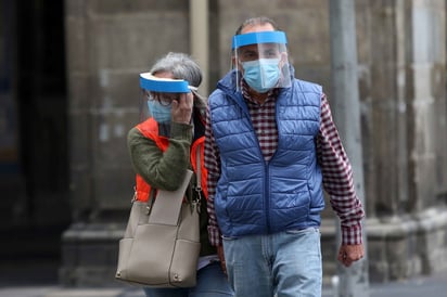 Las personas con padecimientos oncológicos deben seguir de manera estricta las medidas sanitarias para evitar el coronavirus. (ARCHIVO)