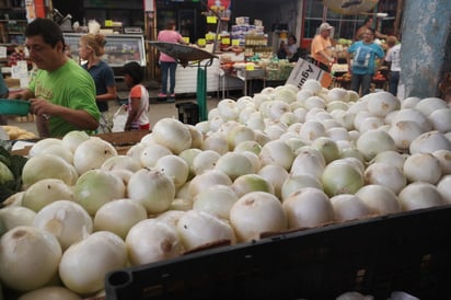 Estiman productores que una menor cantidad de agua en las presas de Delicias afectará el precio de los productos agropecuarios como la cebolla, la nuez y el algodón. (ARCHIVO) 