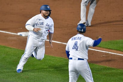 El mexicano Alejandro Kirk bateó de 4-4, con un jonrón, tres carreras y una producida ante los Yanquis. (AP)