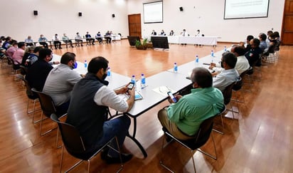 El Subcomité Técnico de Salud de la Región Centro y Desierto acordó este miércoles permitir el regreso a los centros comerciales de las personas de la tercera edad que laboran como empacadores.